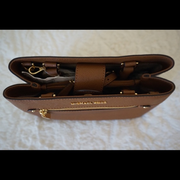 ⭐️MICHAEL KORS HAILEE LUGGAGE SATCHEL⭐️ - Picture 5 of 8